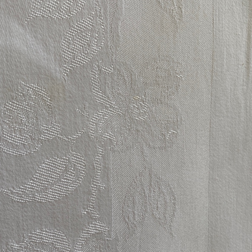 White tablecloth